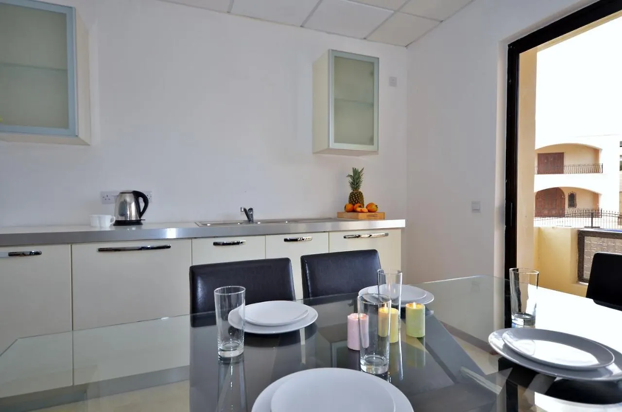 City Living Suite Tk 2 Rm 3. Saint Julian's Guest house